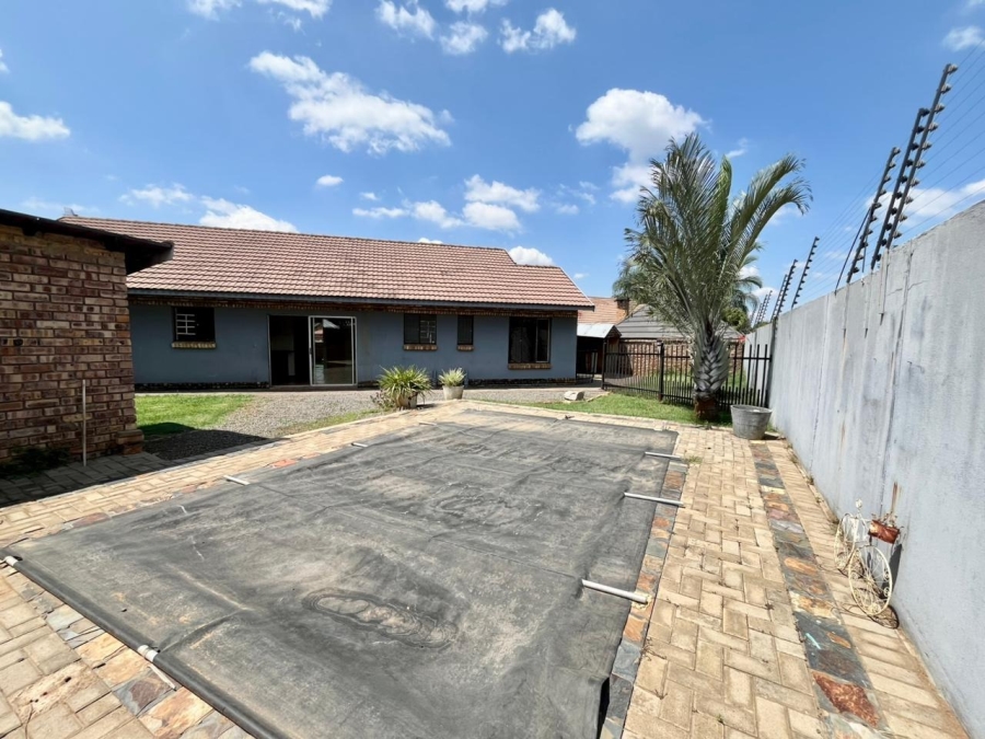 To Let 4 Bedroom Property for Rent in Waterval East North West
